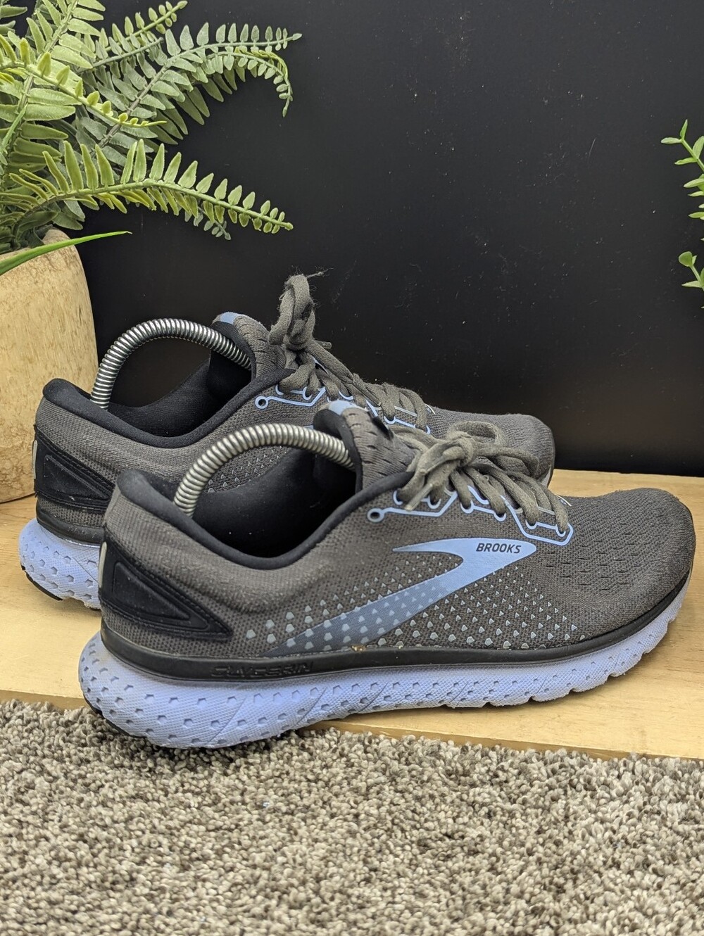 Brooks Glycerin 18 Women's Size 9.5 Running Walking Shoes Casual Comfort